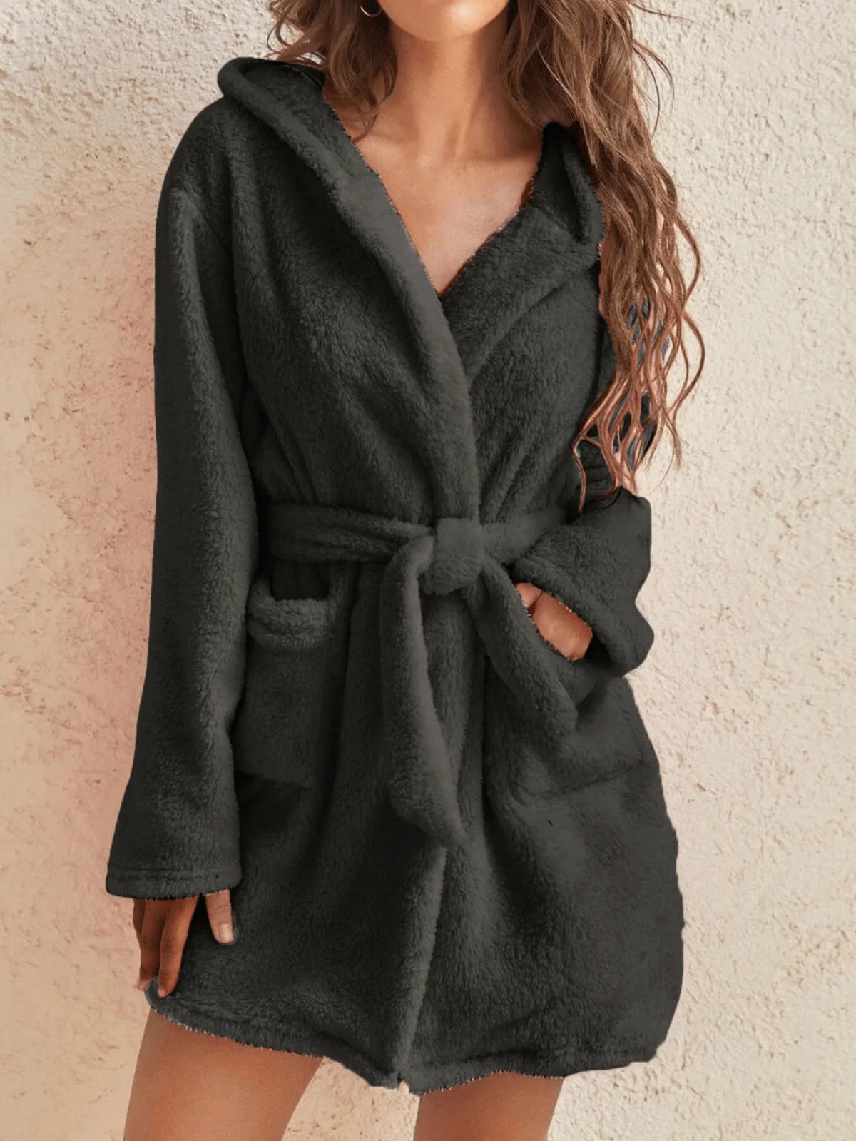 1 pezzo di vestaglia da donna con cappuccio in tinta unita con cintura, pigiama in pile accogliente e caldo per la casa in autunno e inverno.