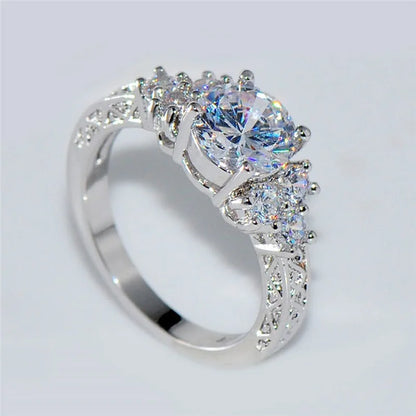 Anelli di fidanzamento color argento moda squisita per le donne Moda pietre zircone bianco Anello anniversario gioielli da sposa da sposa