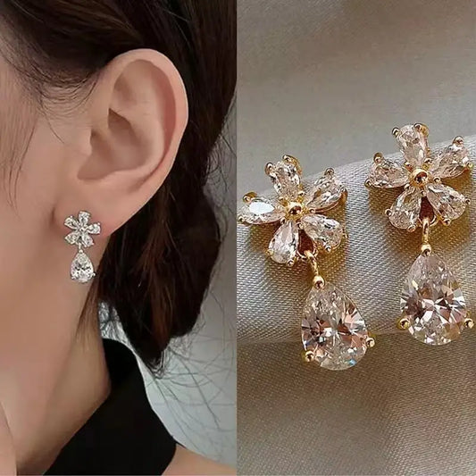 2 Orecchini da Donna di Lusso con Zirconi a Forma di Stella Marina e Conchiglia, Orecchini Semplici a Fiore e Foglia con Perle Imitazione, Gioielli per Feste e Matrimoni