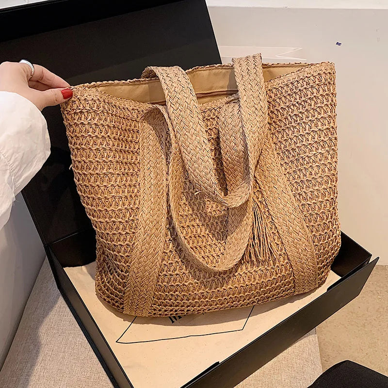 Borsa a tracolla tessuta estiva borsa da spiaggia da donna borsa da viaggio con nappe da viaggio in paglia lavorata a maglia fatta a mano di grande capacità