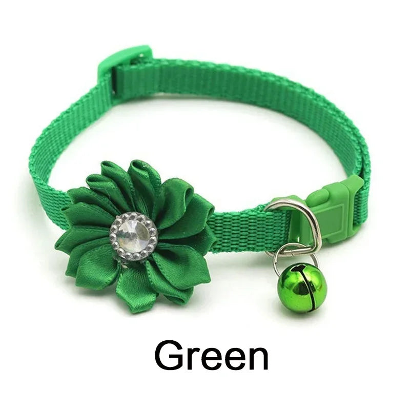 Collare carino colorato per cani e gatti collare regolabile con campana di fiori con collare a campana forniture per animali domestici 7 colori sono disponibili