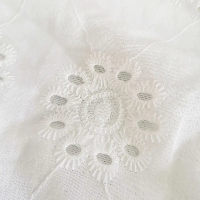 Abito estivo bianco ricamato con lacci da donna scava fuori abito corto da spiaggia manica a sbuffo volant increspato aderente mini abito abiti