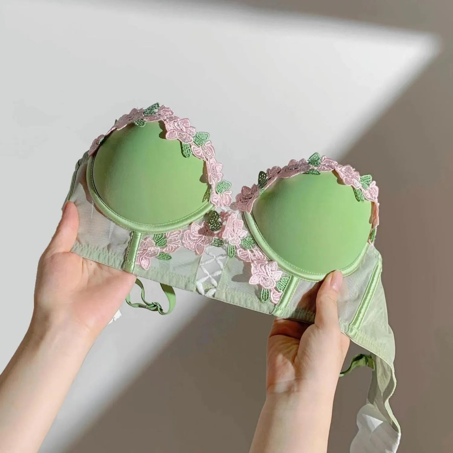 MOYISU London Anime Bralette - Delicato reggiseno senza fili per adolescenti, lingerie estiva giapponese Busto piccolo Allure sottile aderente