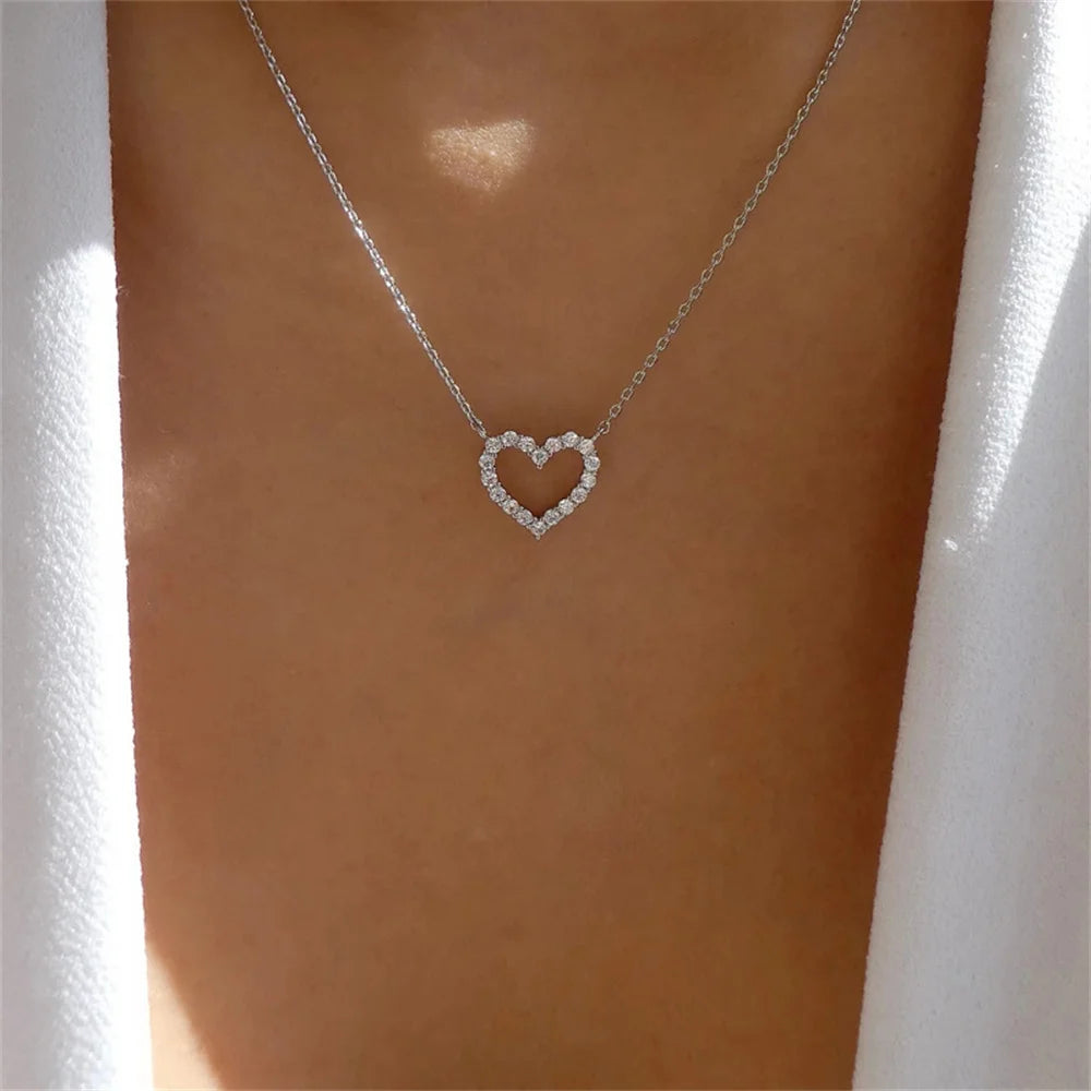 Collana con ciondolo amore cavo in cristallo Kpop Collana semplice con zirconi romantici per accessori di gioielli alla moda da donna