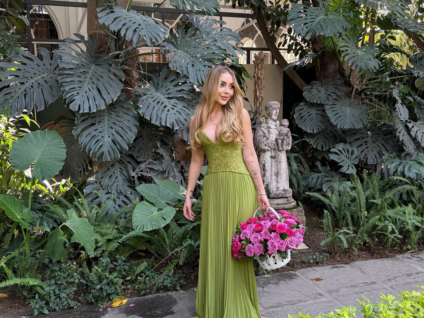 Chic Green Fishbone Halter Abito lungo Lady Solid Sexy Backless Pieghettato Off-spalla Abiti a trapezio 2025 nuovo abito da festa di Natale