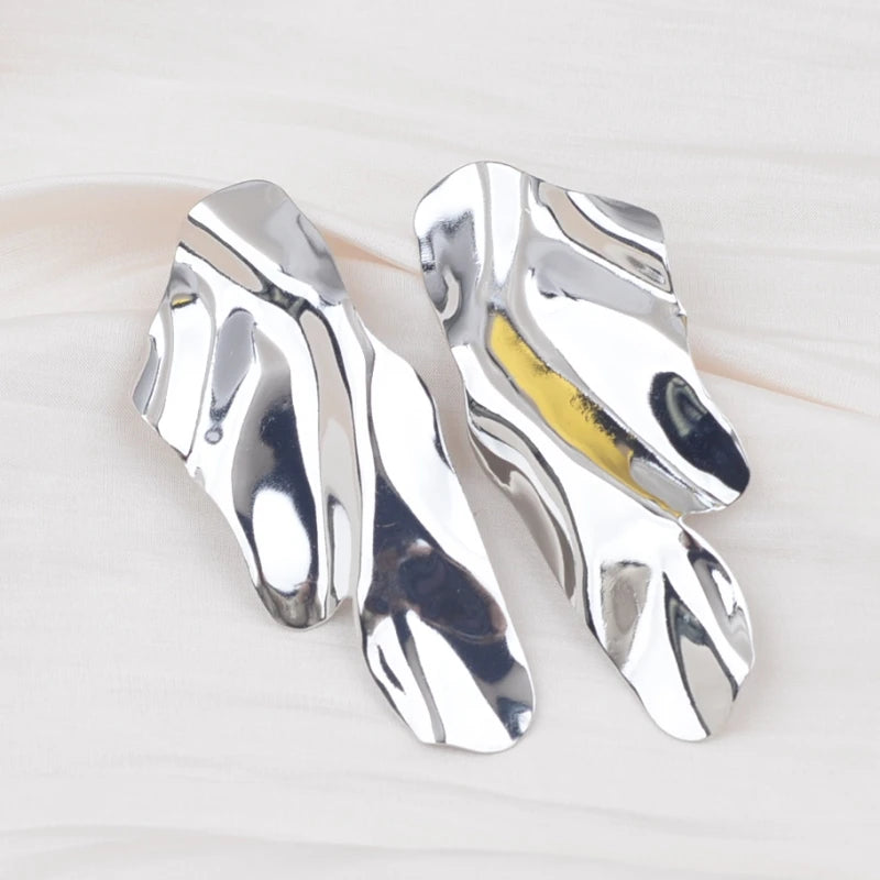 Nuovi orecchini pendenti lunghi esagerati per le donne Orecchini pendenti in metallo intrecciato grandi Gioielli per orecchie europei alla moda alla moda