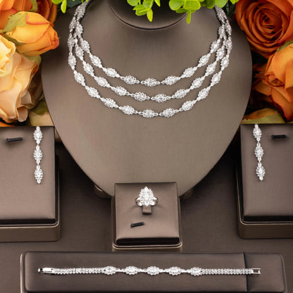 1 Set luxuriöses und elegantes Schmuckset mit glänzenden Zirkonia, dreilagiger, gestapelter Blütencluster-Dekoration, geeignet für Frauen für Hochzeiten und Bankette. Geschenkbox nicht enthalten