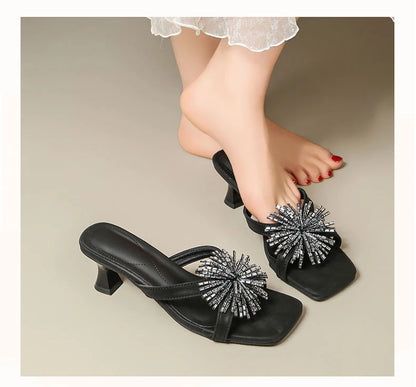 Damen-Sommersandalen 2026 Neue High-End-Outdoor-Trend-Strass-Sandalen mit klobigem Absatz