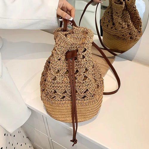 Borsa a tracolla da spiaggia in paglia estiva da donna fatta a mano borsa a tracolla con coulisse cava intrecciata borsa da viaggio con Design femminile di moda lavorata a maglia