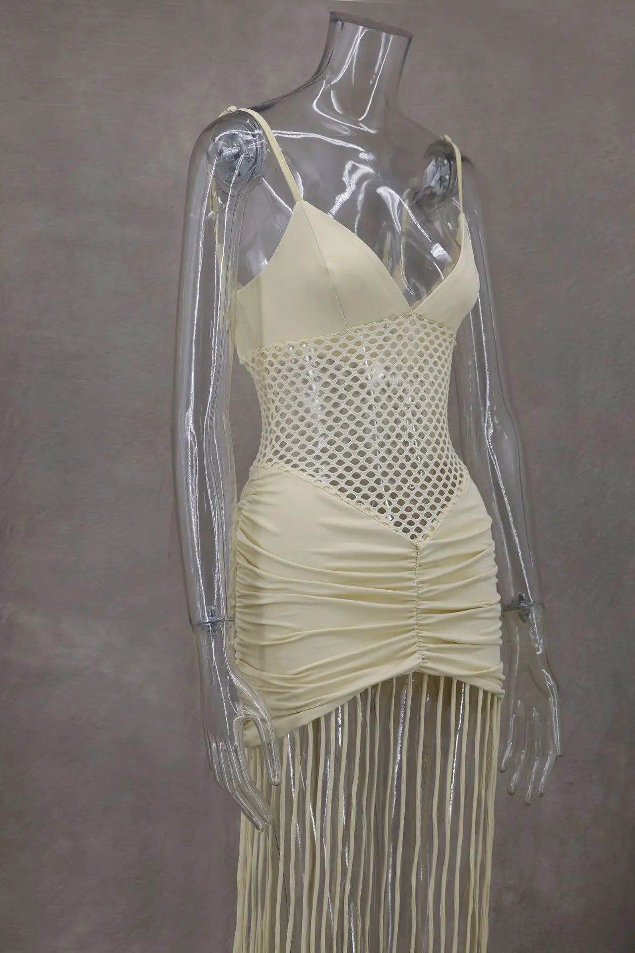 Abito con fionda con giunture sull'orlo con nappa Abito da donna sexy con vita scava fuori Abiti aderenti pieghettati elasticizzati Abito da spiaggia estivo solido femminile