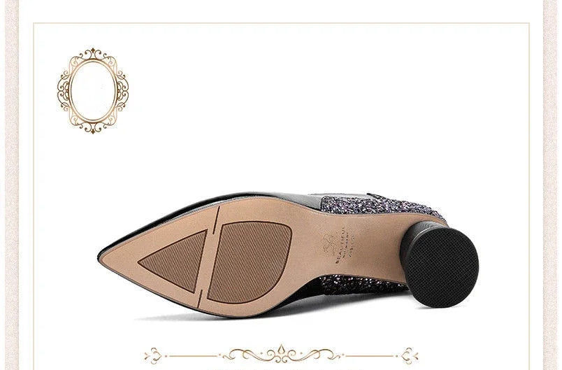 Bottes courtes rouges de luxe pour femmes Nouvel automne hiver Tendance mode Peluche Talons hauts Fête de mariage Chaussures décontractées Voyage Danse 2024