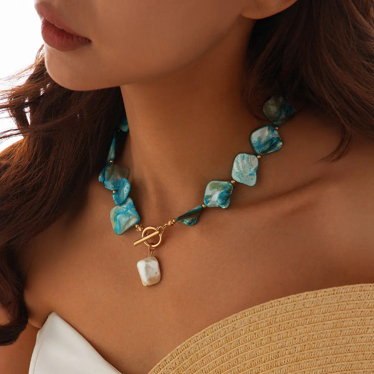 IngeSight.Z Nuova Elegante Collana Girocollo con Ciondolo a Perla Barocca Imitazione, Catena con Chiusura a T per Donna, Gioielli da Spiaggia di Tendenza