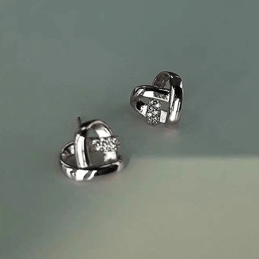 Huitan Eternity Love Orecchini Ear Stud Piercing Colore argento/Colore oro Orecchini a forma di cuore per le donne Gioielli da sposa chic