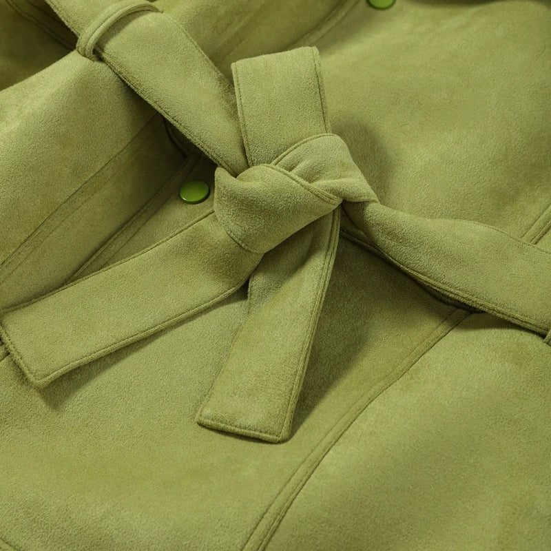 Giacche Eleganti in Camoscio Verde con Lacci per Donne, Modello Ampio con Colletto Alto, Cintura, Maniche Lunghe e Bottoni, Cappotti Autunno Inverno 2026 per Signore