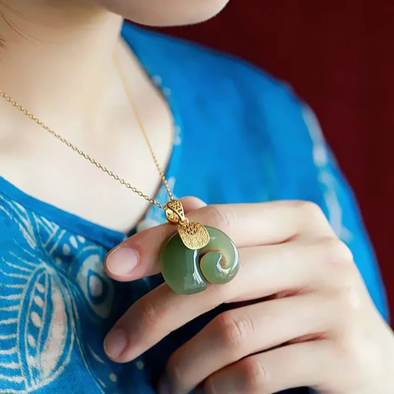 Boutique Natural Stone Hetian Jade Elephant ciondolo collana a catena placcata oro 18 carati gioielli girocollo per le donne anniversario di compleanno