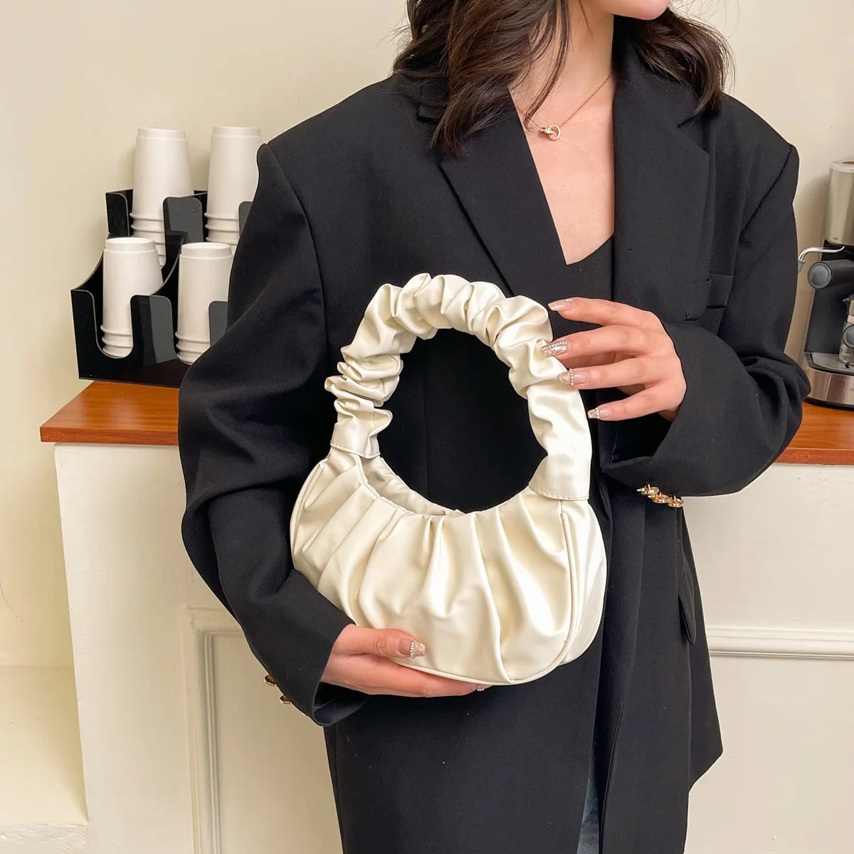 HOMEFISH Borse a tracolla a forma di nuvola in PU pieghettato alla moda per le donne Borse a tracolla per ascelle per il tempo libero Borsa per gnocchi Borse a mano per lo shopping femminile