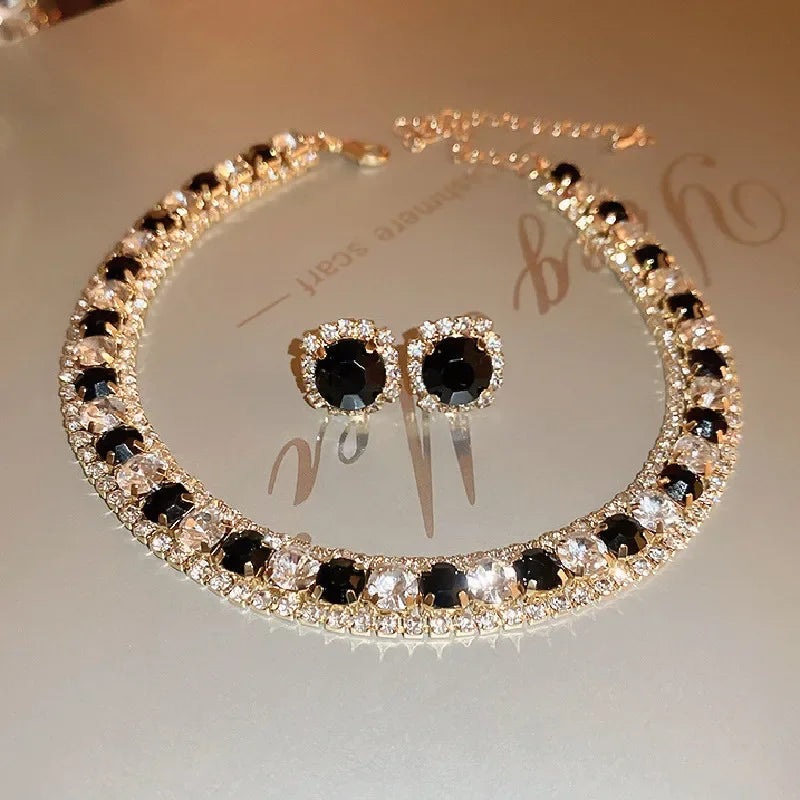 Damen-Strass-Halskette und Ohrringe, modisches Schmuckset, trendige Accessoires für Party und Alltag