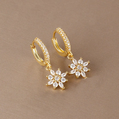 Orecchini pendenti a forma di stella in acciaio inossidabile di lusso per le donne Zirconi scintillanti Orecchini geometrici per piercing all'orecchio Gioielli di moda aretes