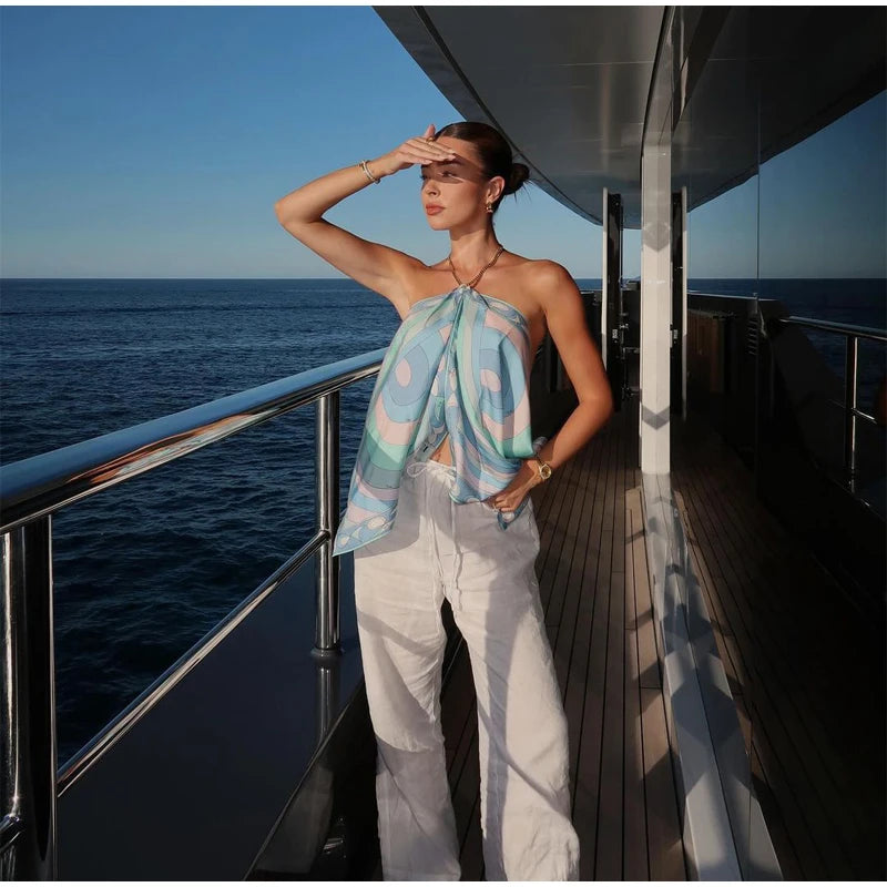 Completo da donna in raso con stampa astratta, top senza spalline e shorts a vita alta, set due pezzi per l'estate, la spiaggia e le vacanze, outfit casual