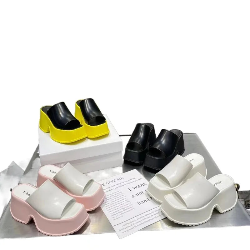 Pantoufles d'été pour femmes, sandales à plateforme tendance, pantoufles décontractées en cuir de luxe, pantoufles à talons hauts pour femmes, sandales à bout ouvert