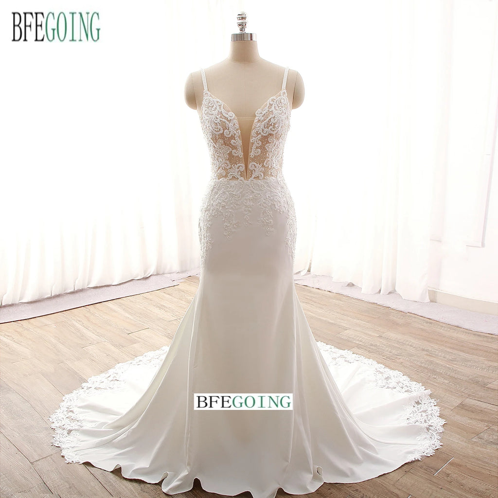 Lussuosi Appliques di pizzo perline sirena/tromba abiti da sposa cappella treno su misura scollo a v al pavimento senza spalline