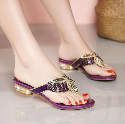 Nuove pantofole con diamanti d'acqua per capispalla estivi da donna, scarpe da spiaggia bohémien con tacco basso, infradito per le vacanze, sandali all'ingrosso