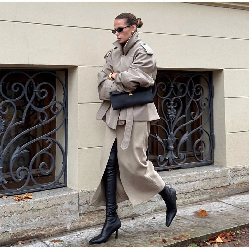 Trench con lacci con risvolto solido per le donne Moda maniche lunghe spalla larga cappotto corto allentato 2025 Nuovo autunno pendolari Outwear