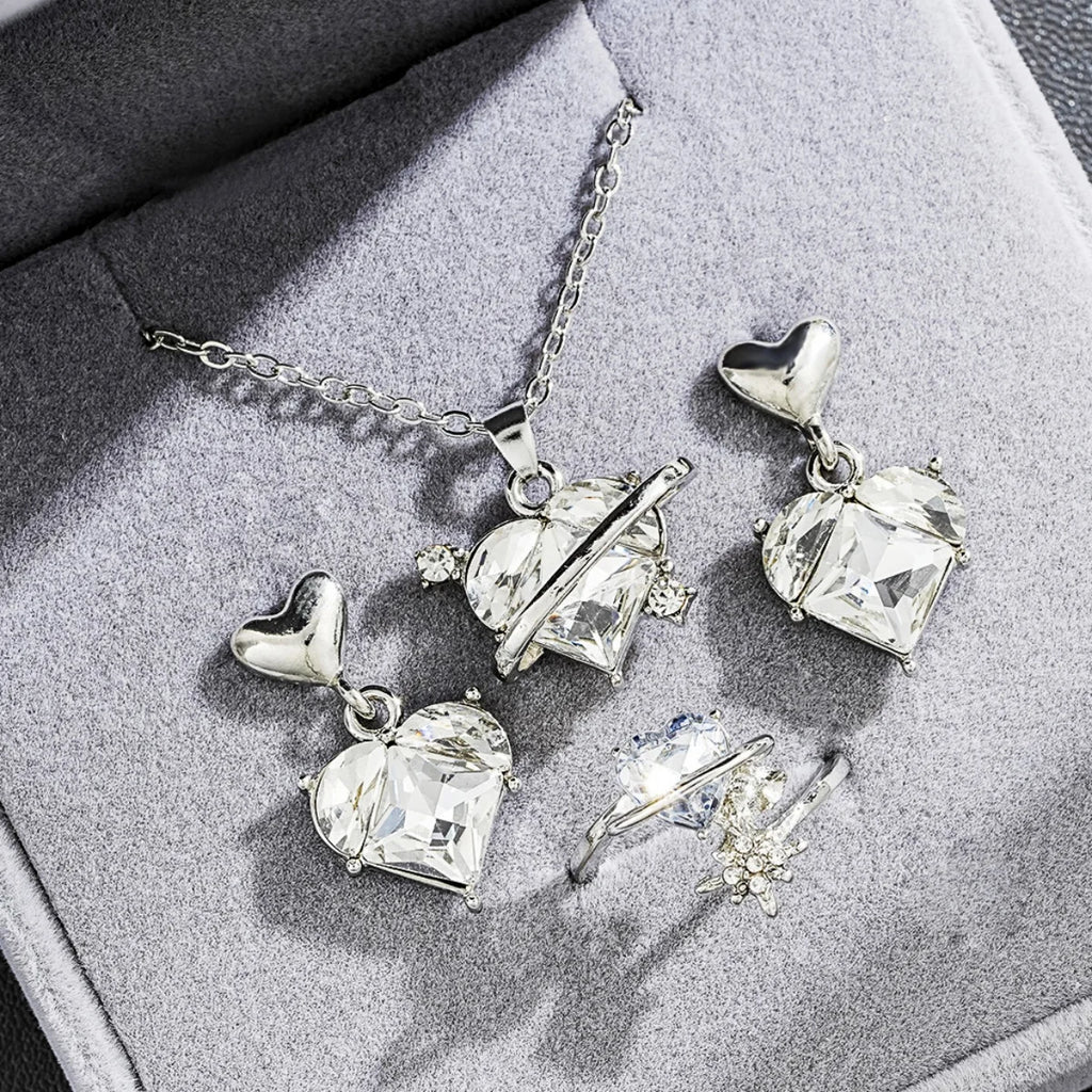 4 pezzi Love Pink Cristalli Orecchini dolci Collane e anelli Set di gioielli Leggero e versatile per le donne Regalo per la festa della mamma