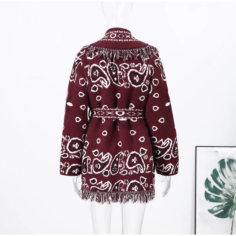 Cardigan da donna in maglia con stampa zebrata e frange, modello ampio con scollo a V, maniche lunghe, cintura, maglione caldo e spesso, collezione autunno 2026.