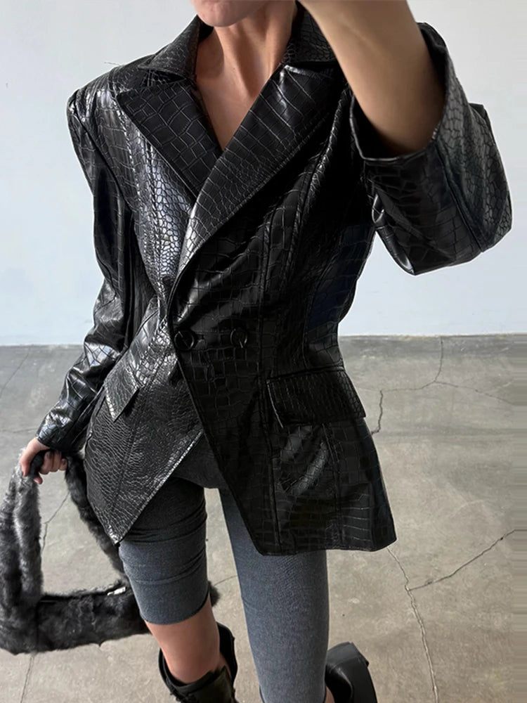 Giacca in Ecopelle Effetto Coccodrillo, Collo Tondo, Chiusura con Bottoni, Maniche Lunghe, Autunno 2026, Outfit Chic da Donna per Appuntamenti, Abbigliamento Trendy da Strada