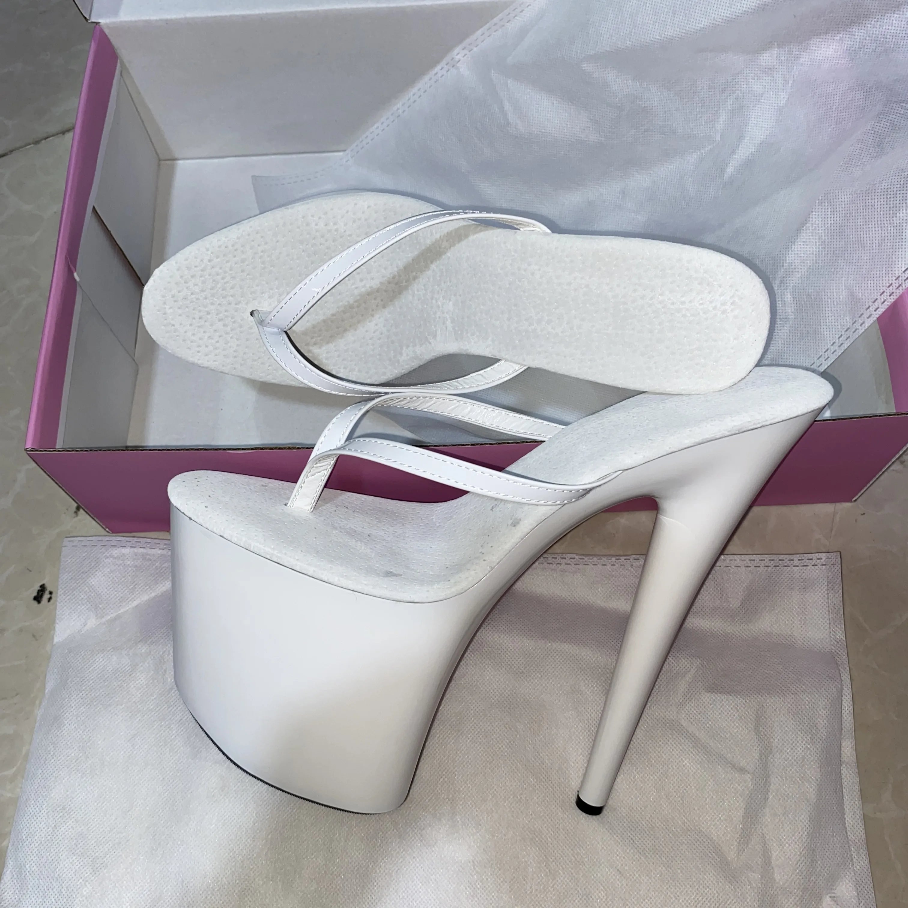 I colori alla moda possono essere personalizzati Infradito da principessa da 15-20 cm, tacchi da discoteca sexy, estate, pantofole a spillo da 6-8 pollici