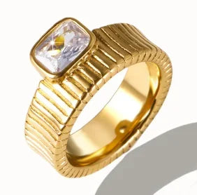 Anello minimalista con cuore d'amore in acciaio inossidabile per donna Anelli con zirconi intarsiati Gioielli di moda romantici impermeabili color oro