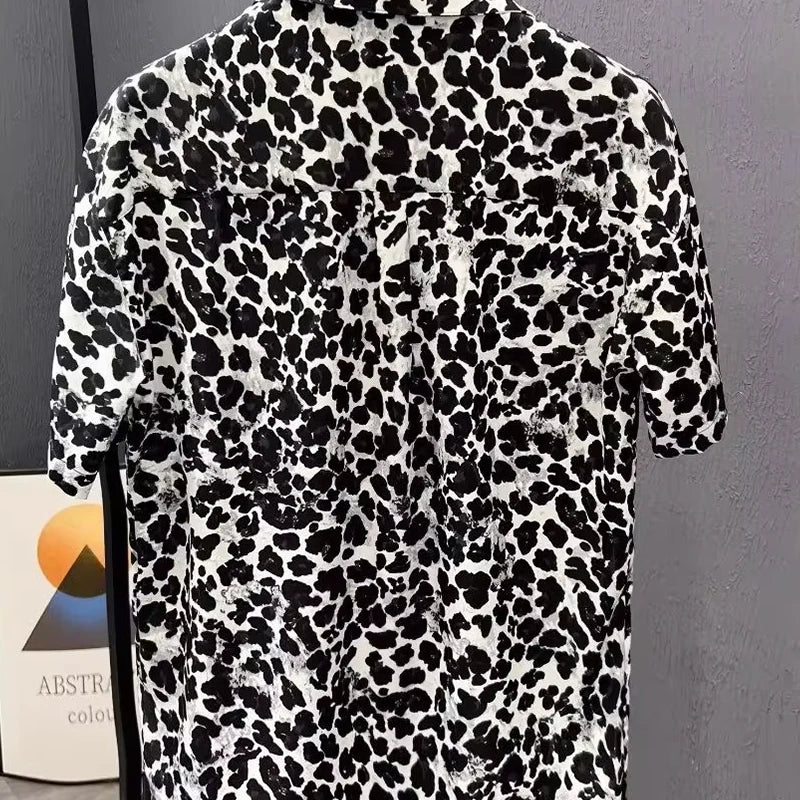 Camicia a maniche corte con stampa leopardata Design da uomo di nicchia Moda Versatile Casual Estate Stile sottile 2025 Nuovo top alla moda