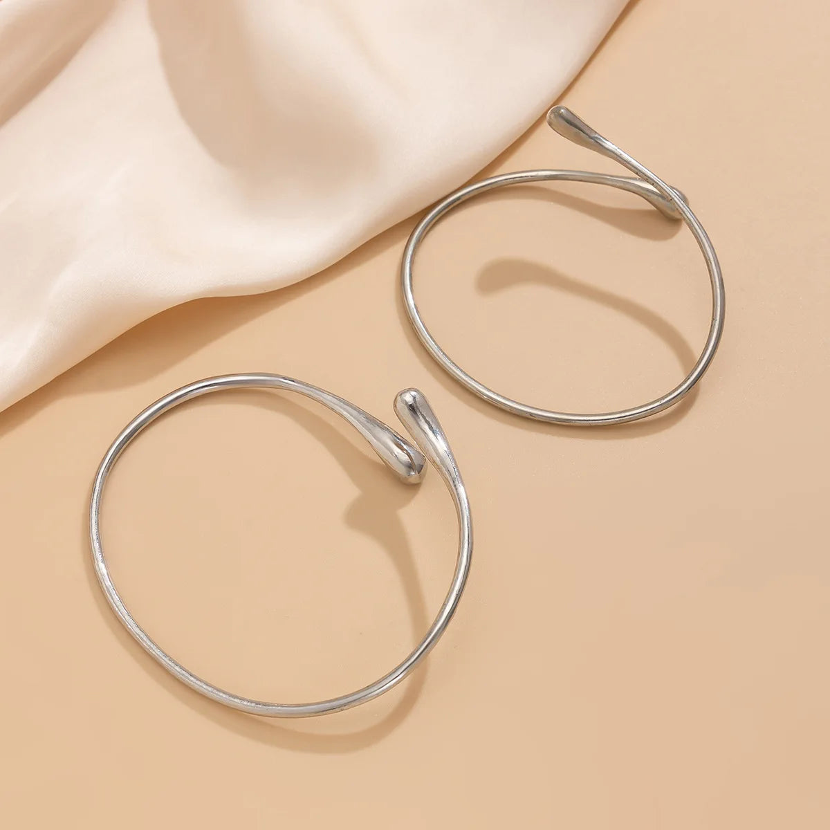 FTCY Bracciale vintage semplice sul braccio superiore per donna Braccialetti geometrici alla moda a forma di goccia d'acqua Gioielli da donna regolabili