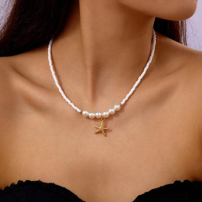 Collana con ciondolo stella marina con perline di riso bohémien per donna, fatta a mano, perla d'imitazione, girocollo con perline colorate, gioielli da spiaggia estiva
