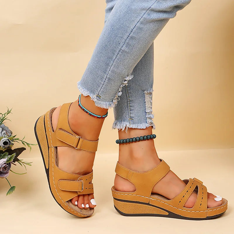 Sandali con zeppa estivi per donna 2025 Scarpe da spiaggia antiscivolo di nuova moda Donna Sandali con plateau casual leggeri Mujer Plus Size