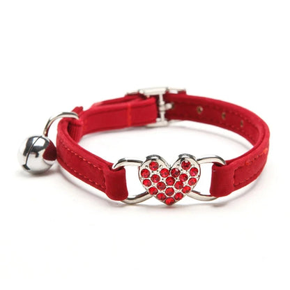 Collare per gatti a forma di cuore con campanello, elastico e regolabile, in morbido velluto con cristalli, per gattini e cuccioli, accessori per animali domestici