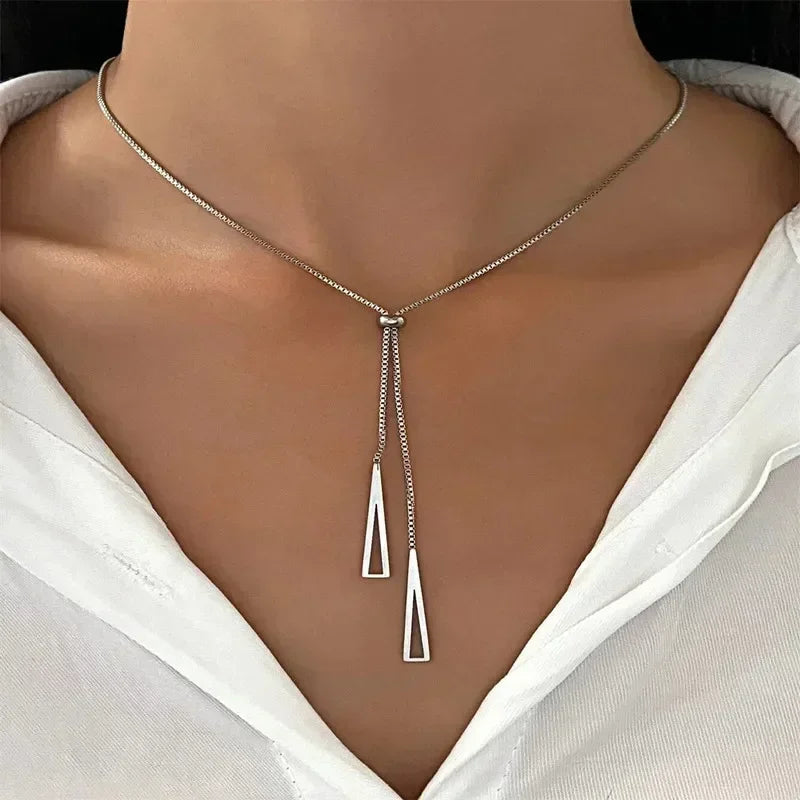 Collana di nuova moda semplice color argento con ciondolo a forma di cuore d'amore, collana con ciondoli a catena, per gioielli da festa da donna, da indossare ogni giorno