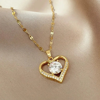 Collana con ciondolo a forma di cuore con gemme artificiali per donna 2022 Labbra dorate in acciaio inossidabile con catena al collo Collane femminili Gioielli per ragazza