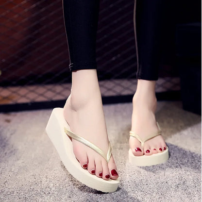 Sandales d'été pour femmes, compensées, à plateforme et à bout séparé.