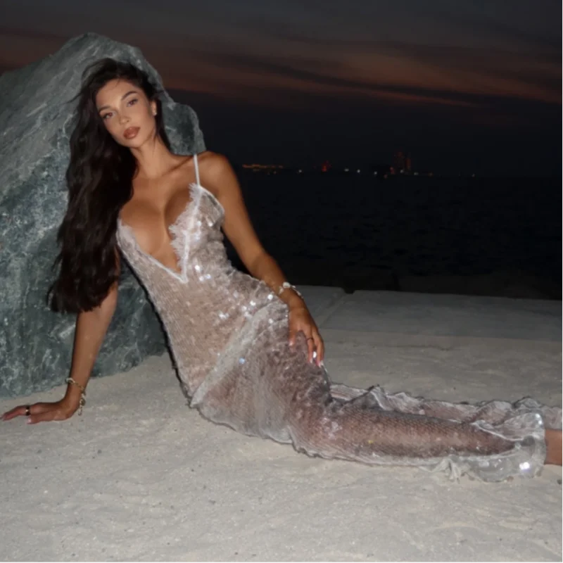 Abito trasparente con cinturino per spaghetti con paillettes Abito da donna sexy con scollo a V in pizzo profondo aderente Abiti da festa da spiaggia 2025 Abito da vacanza elegante e chic