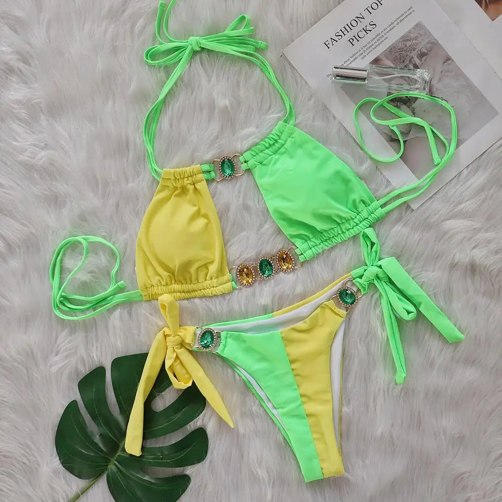 2026 Bikini da donna a due pezzi con scollo all'americana e inserti di diamanti, modello intagliato, costume da bagno da spiaggia