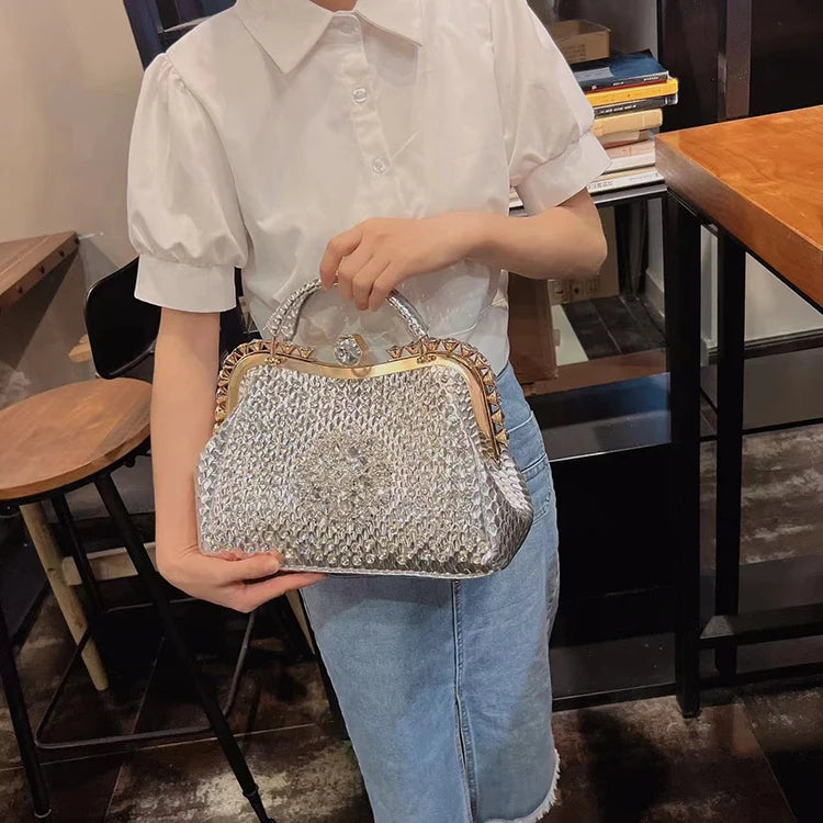 Borsa a tracolla di alta qualità da donna estate 2024 nuova borsa a tracolla di nicchia con texture esplosiva borsa di grande capacità tempestata di diamanti