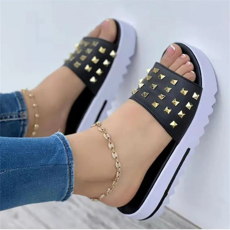 Damen-PU-Flatsandalen für den Sommer 2026, modische, bequeme Outdoor-Sommer-Hausschuhe, sexy goldene Knöchelkeilsandalen für Damen