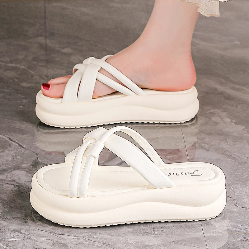 Neue Sommer-Arrivals: Sandalen und Badelatschen, modisch, atmungsaktiv, rutschfest, leicht, lässig, für drinnen und draußen, Strand und Alltag