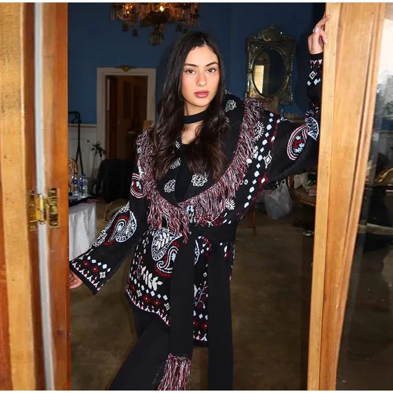 Cardigan da donna in maglia con stampa zebrata e frange, modello ampio con scollo a V, maniche lunghe, cintura, maglione caldo e spesso, collezione autunno 2026.