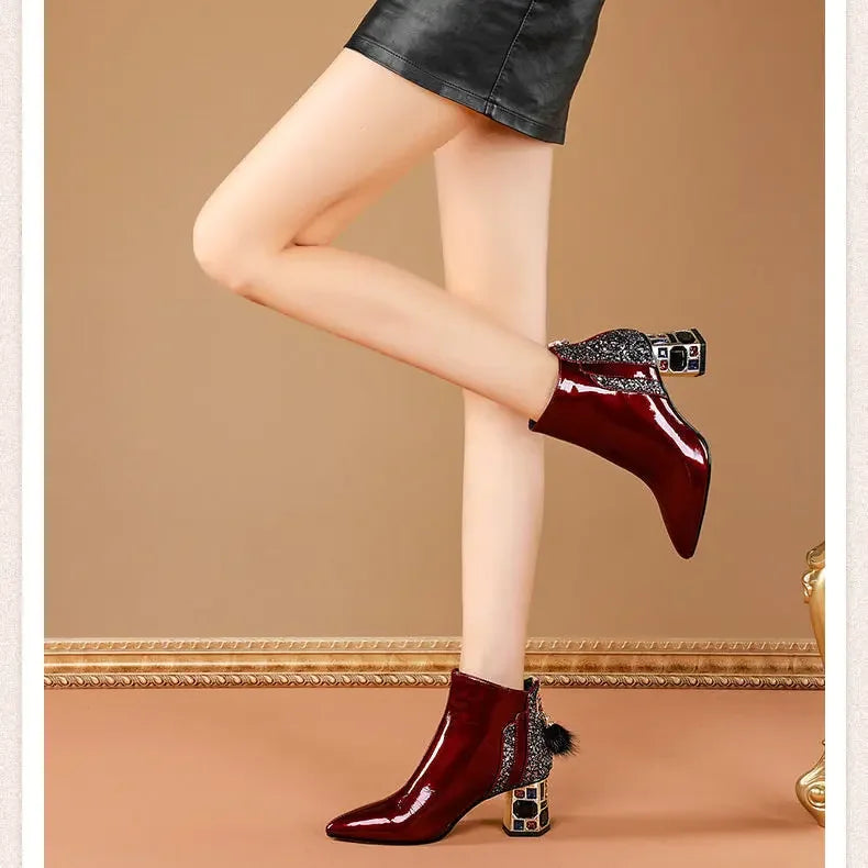 Bottes courtes rouges de luxe pour femmes Nouvel automne hiver Tendance mode Peluche Talons hauts Fête de mariage Chaussures décontractées Voyage Danse 2024