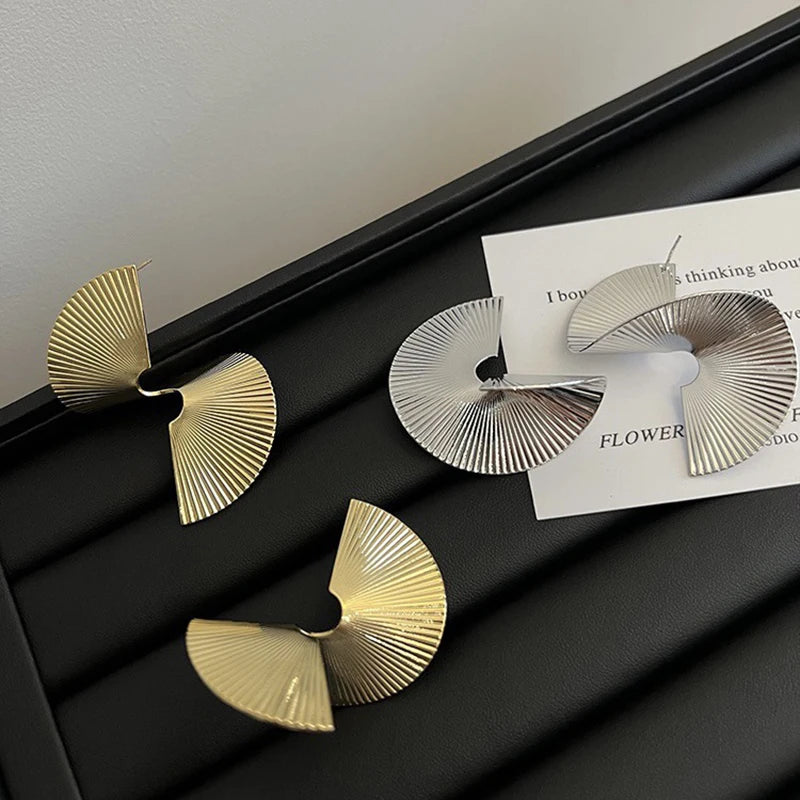 Orecchini di dichiarazione a spirale intrecciati retrò per le donne Orecchini di temperamento di nozze per feste Geometria Orecchini in metallo color argento dorato