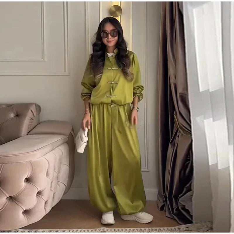 Completo Casual da Donna in Raso con Bottoni a Rana, Giacca a Collo Alto a Maniche Lunghe e Pantaloni a Lanterna Larghi, Moda Autunno 2026