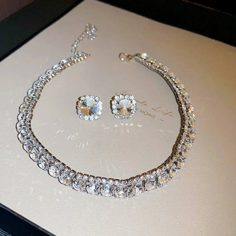 Orecchini a bottone con collana di strass verdi di lusso per le donne collane con Choker di cristallo Set di gioielli per banchetti di matrimoni di moda da donna
